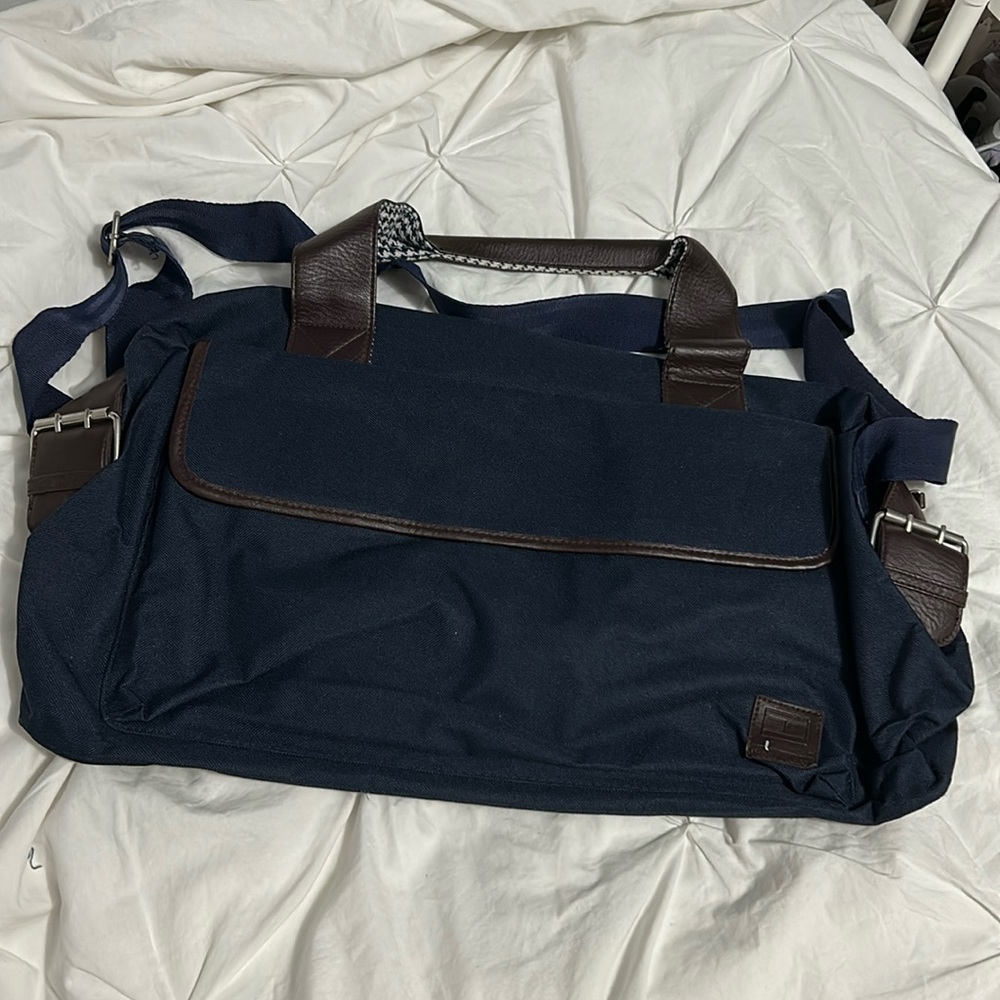 TOMMY HILFIGER DUFFLE BAG